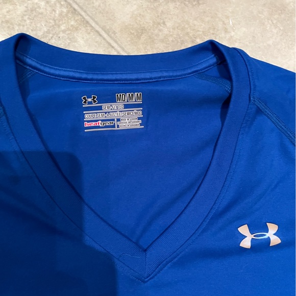 UnderAmour Medium Workout Shirt - Picture 2 of 3